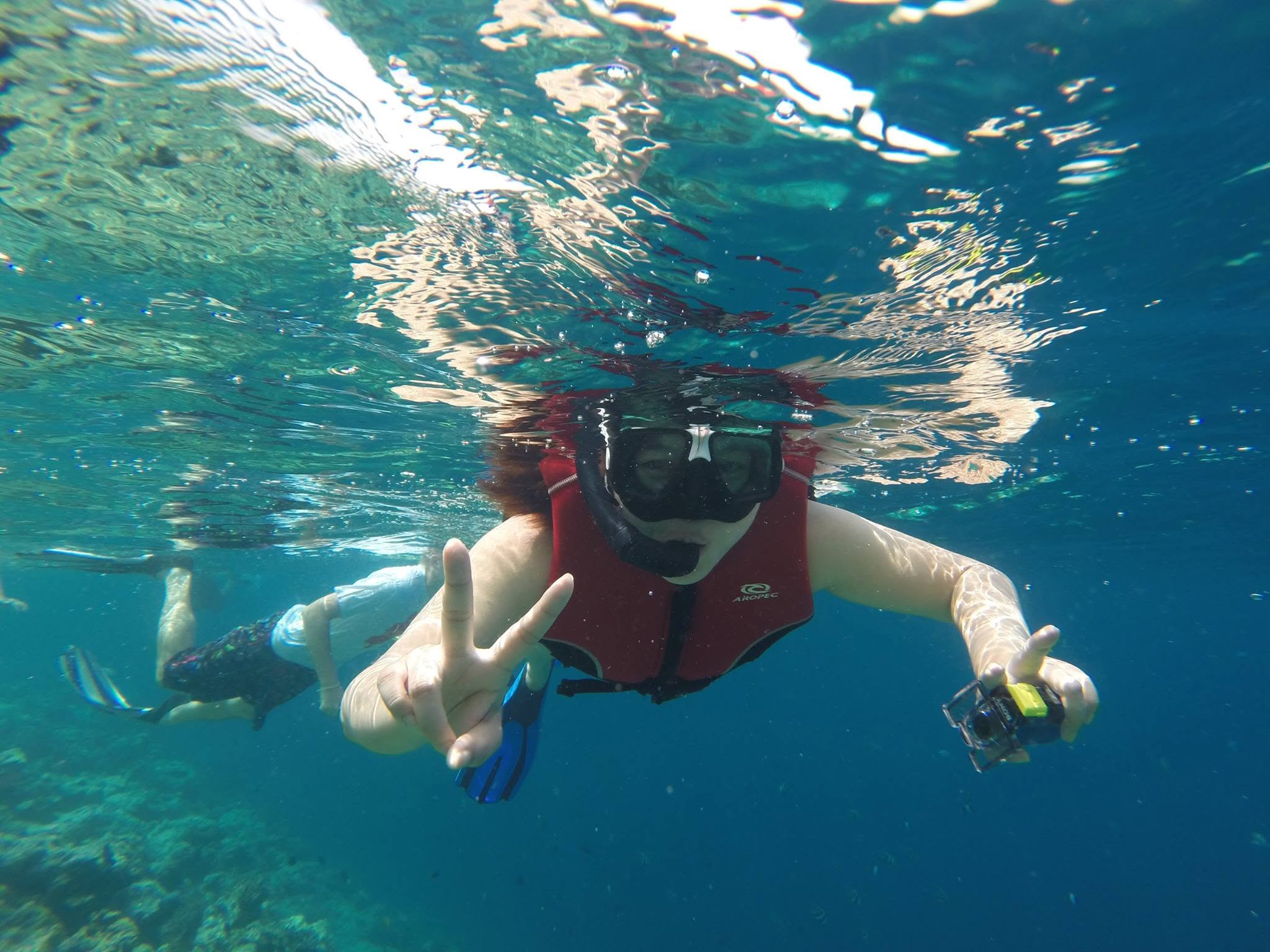 Snorkel en la costa de Maafushi, Maldivas